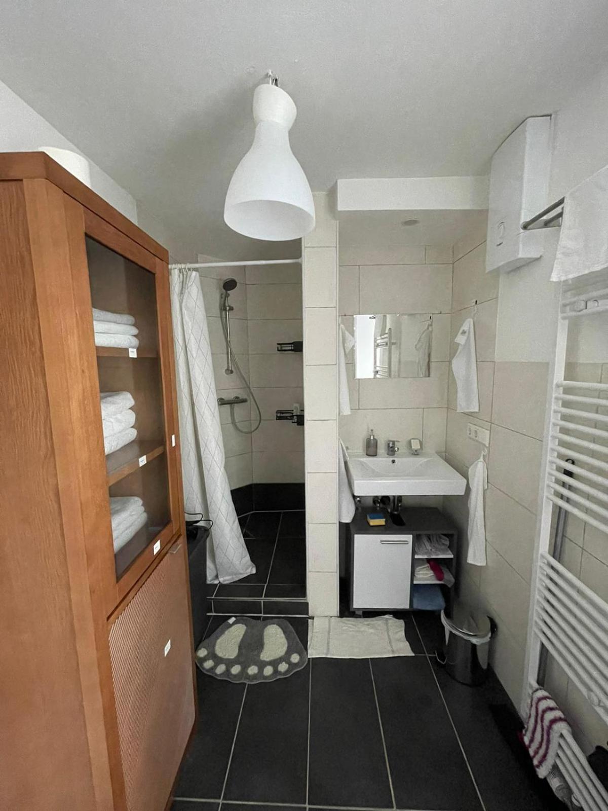 Bequemes Einzelzimmer Im Herzen Von Kassel Exterior photo
